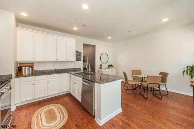 94 Albert Ct, Randolph Twp., NJ 07869