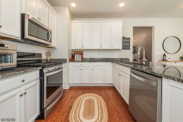 94 Albert Ct, Randolph Twp., NJ 07869