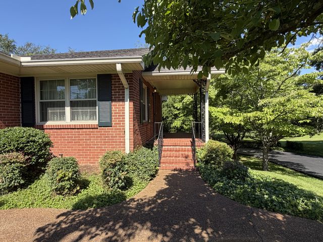 500 N Russell St, N, Portland, TN 37148