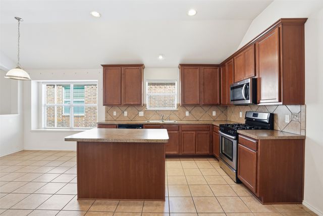 9029 Heartwood Drive, Fort Worth, TX 76244