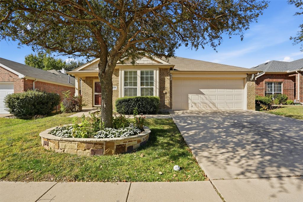 9029 Heartwood Drive, Fort Worth, TX 76244
