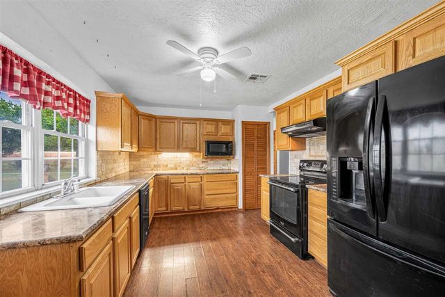 5361 NW Oak Ave, Lawton, OK 73505