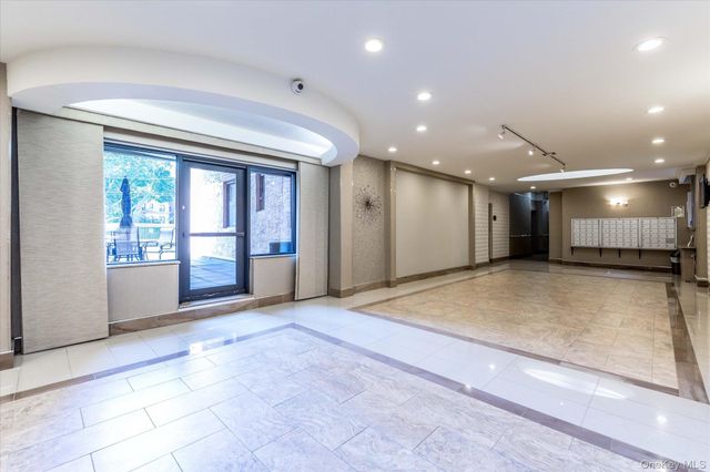 83-40 Austin Street 7K, Kew Gardens, NY 11415