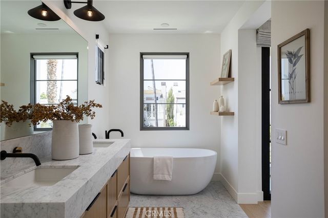 506 Goldenrod Ave, Corona Del Mar, CA 92625