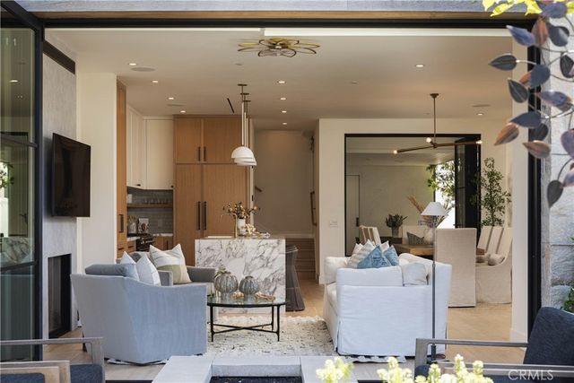506 Goldenrod Ave, Corona Del Mar, CA 92625