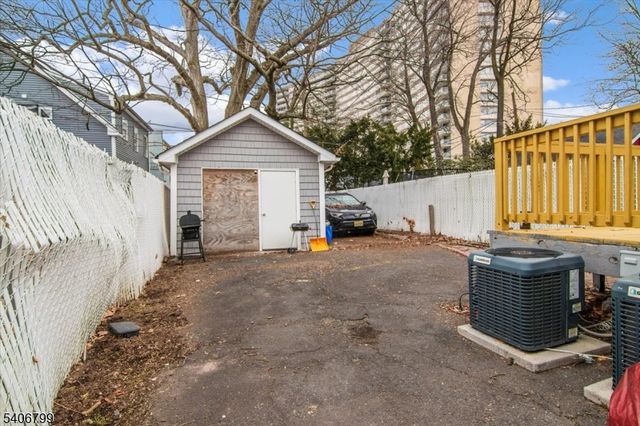 113 Sanford St, East Orange City, NJ 07018