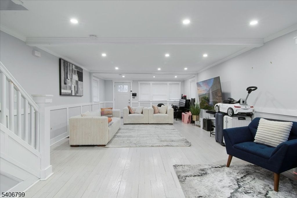 113 Sanford St, East Orange City, NJ 07018