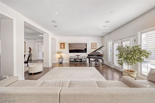 12 Congressional Court, Las Vegas, NV 89113