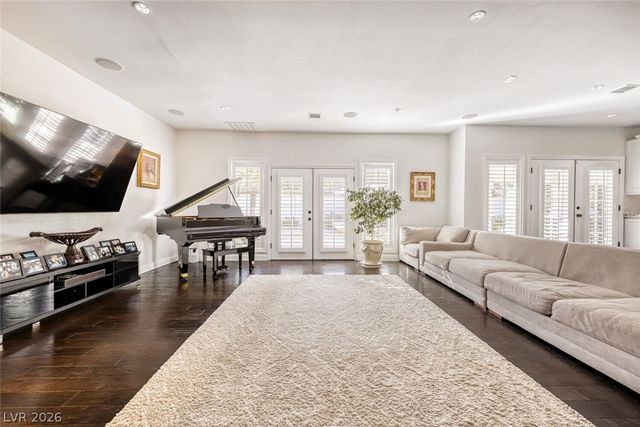 12 Congressional Court, Las Vegas, NV 89113