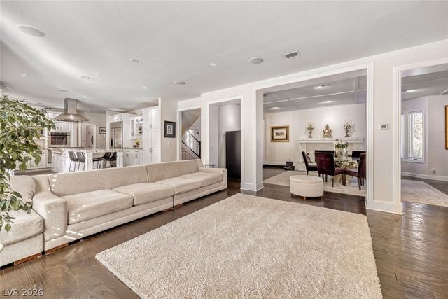 12 Congressional Court, Las Vegas, NV 89113