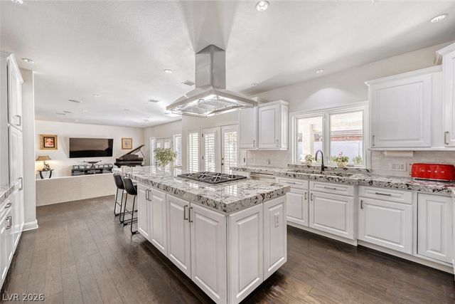 12 Congressional Court, Las Vegas, NV 89113