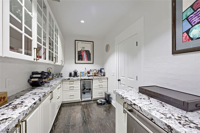 12 Congressional Court, Las Vegas, NV 89113