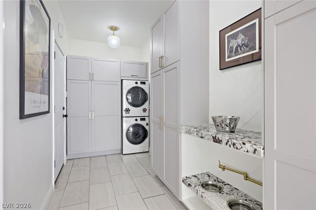 12 Congressional Court, Las Vegas, NV 89113