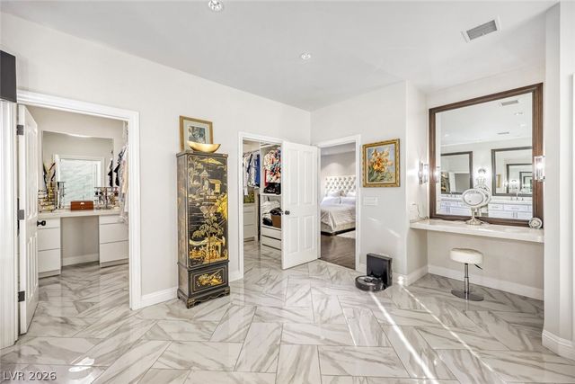 12 Congressional Court, Las Vegas, NV 89113