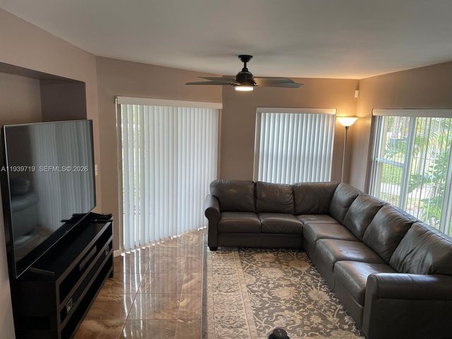 4767 Via Palm Lks 208, West Palm Beach, FL 33417