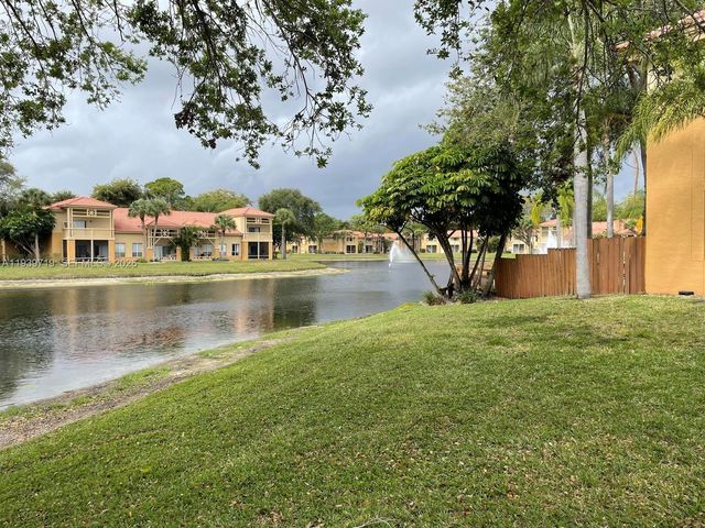 4767 Via Palm Lks 208, West Palm Beach, FL 33417