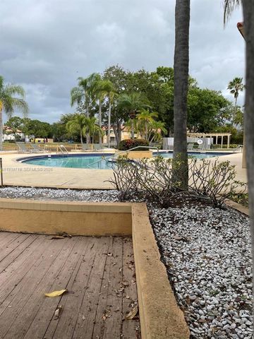 4767 Via Palm Lks 208, West Palm Beach, FL 33417