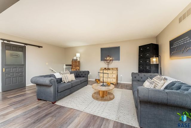 609 S Splitrock Blvd Boulevard, Brandon, SD 57005