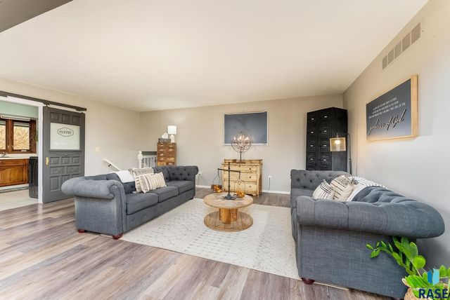 609 S Splitrock Blvd Boulevard, Brandon, SD 57005