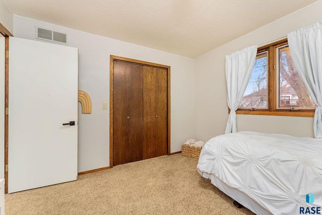 609 S Splitrock Blvd Boulevard, Brandon, SD 57005