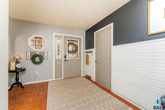 609 S Splitrock Blvd Boulevard, Brandon, SD 57005