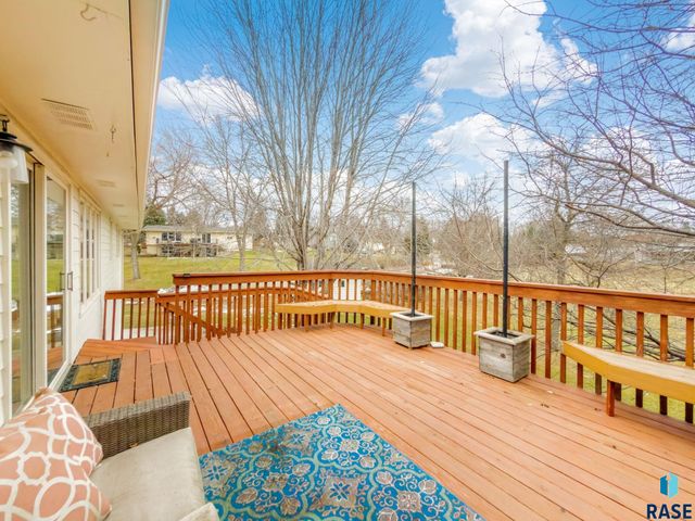 609 S Splitrock Blvd Boulevard, Brandon, SD 57005