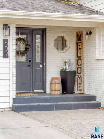 609 S Splitrock Blvd Boulevard, Brandon, SD 57005