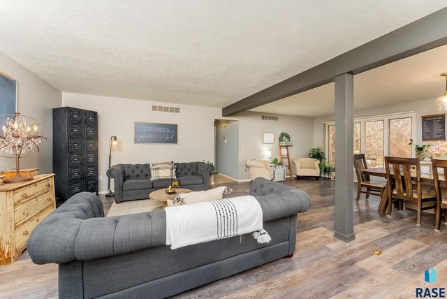 609 S Splitrock Blvd Boulevard, Brandon, SD 57005