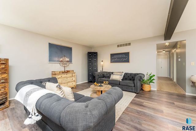 609 S Splitrock Blvd Boulevard, Brandon, SD 57005