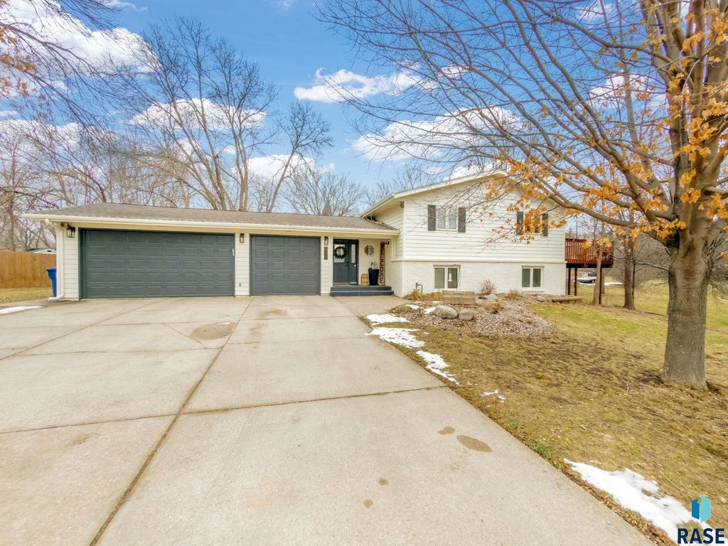 609 S Splitrock Blvd Boulevard, Brandon, SD 57005