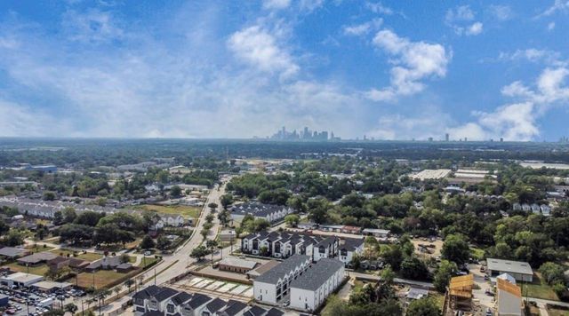 316 Thornton Road E, Houston, TX 77018