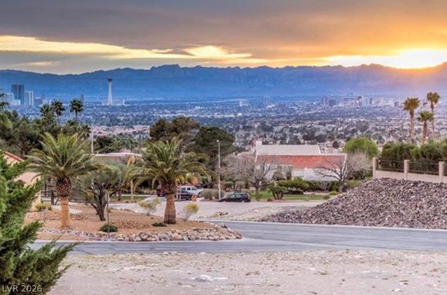 6881 Mountridge Drive, Las Vegas, NV 89110