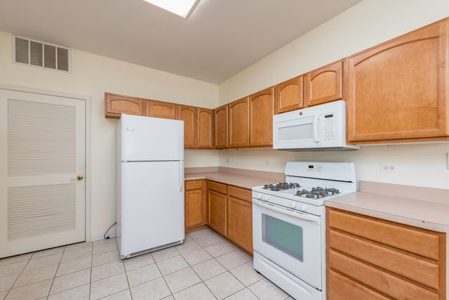 13154 W Sheffield Lane 13154, Beach Park, IL 60083