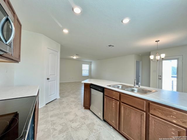 8405 AMISTAD CV, Converse, TX 78109