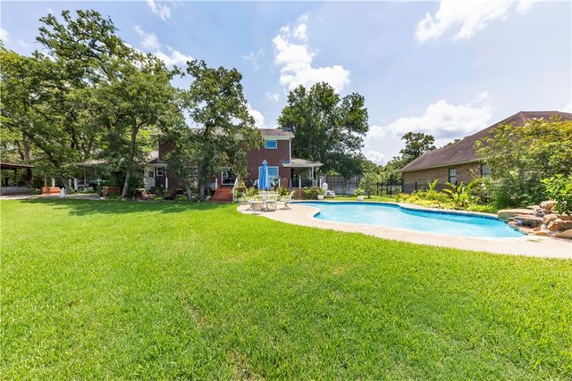 2810 Cloisters Drive, College Station, TX 77845