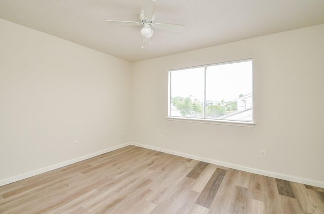 11818 Spring Grove Dr, Houston, TX 77099