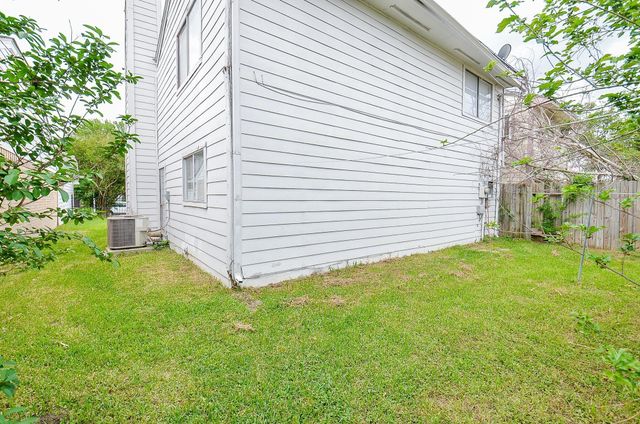 11818 Spring Grove Dr, Houston, TX 77099