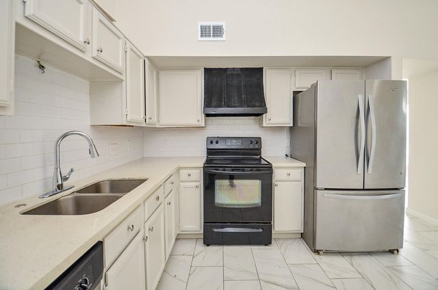 11818 Spring Grove Dr, Houston, TX 77099