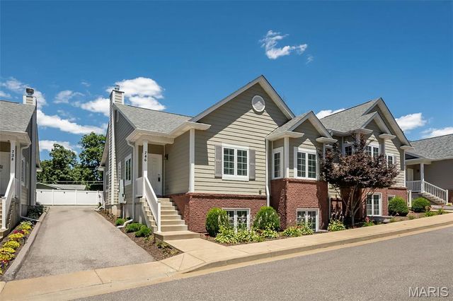 746 Windberry Court, Kirkwood, MO 63122