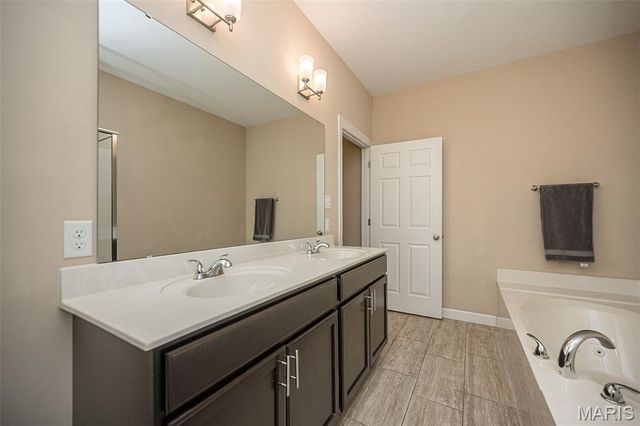 746 Windberry Court, Kirkwood, MO 63122