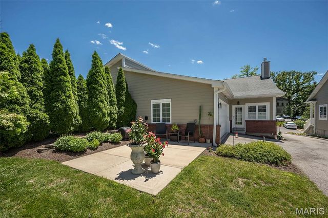 746 Windberry Court, Kirkwood, MO 63122