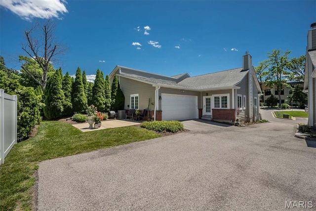 746 Windberry Court, Kirkwood, MO 63122