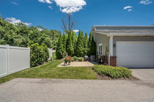 746 Windberry Court, Kirkwood, MO 63122