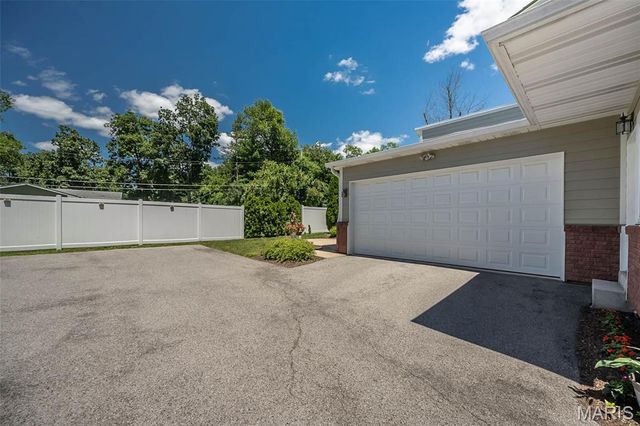 746 Windberry Court, Kirkwood, MO 63122
