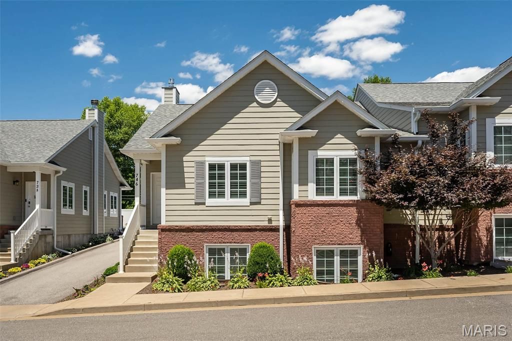 746 Windberry Court, Kirkwood, MO 63122