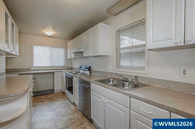 390 McNary Av NW, Salem, OR 97304