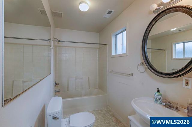 390 McNary Av NW, Salem, OR 97304