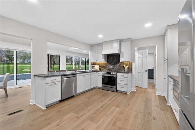 12815 Pembroke Circle, Leawood, KS 66209