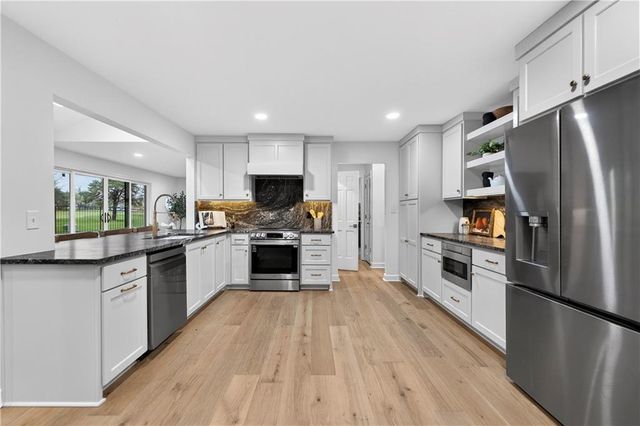 12815 Pembroke Circle, Leawood, KS 66209