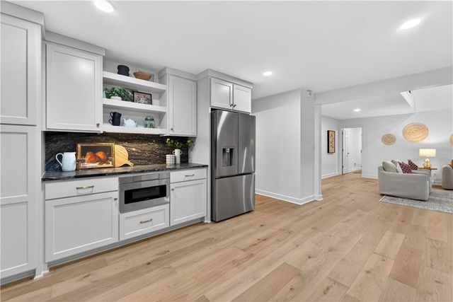 12815 Pembroke Circle, Leawood, KS 66209